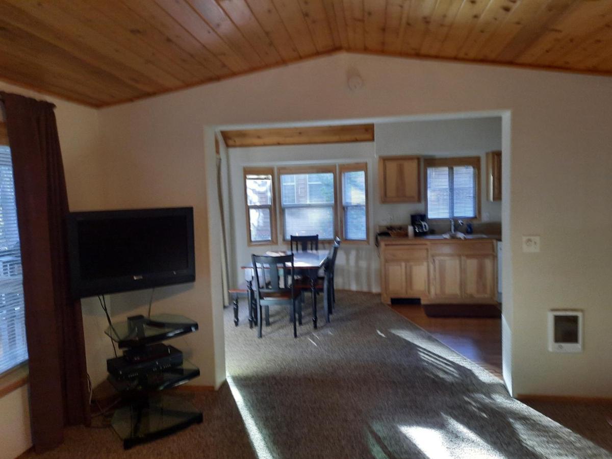 Willamette Pass Inn & Chalets Odell Lake Exterior photo