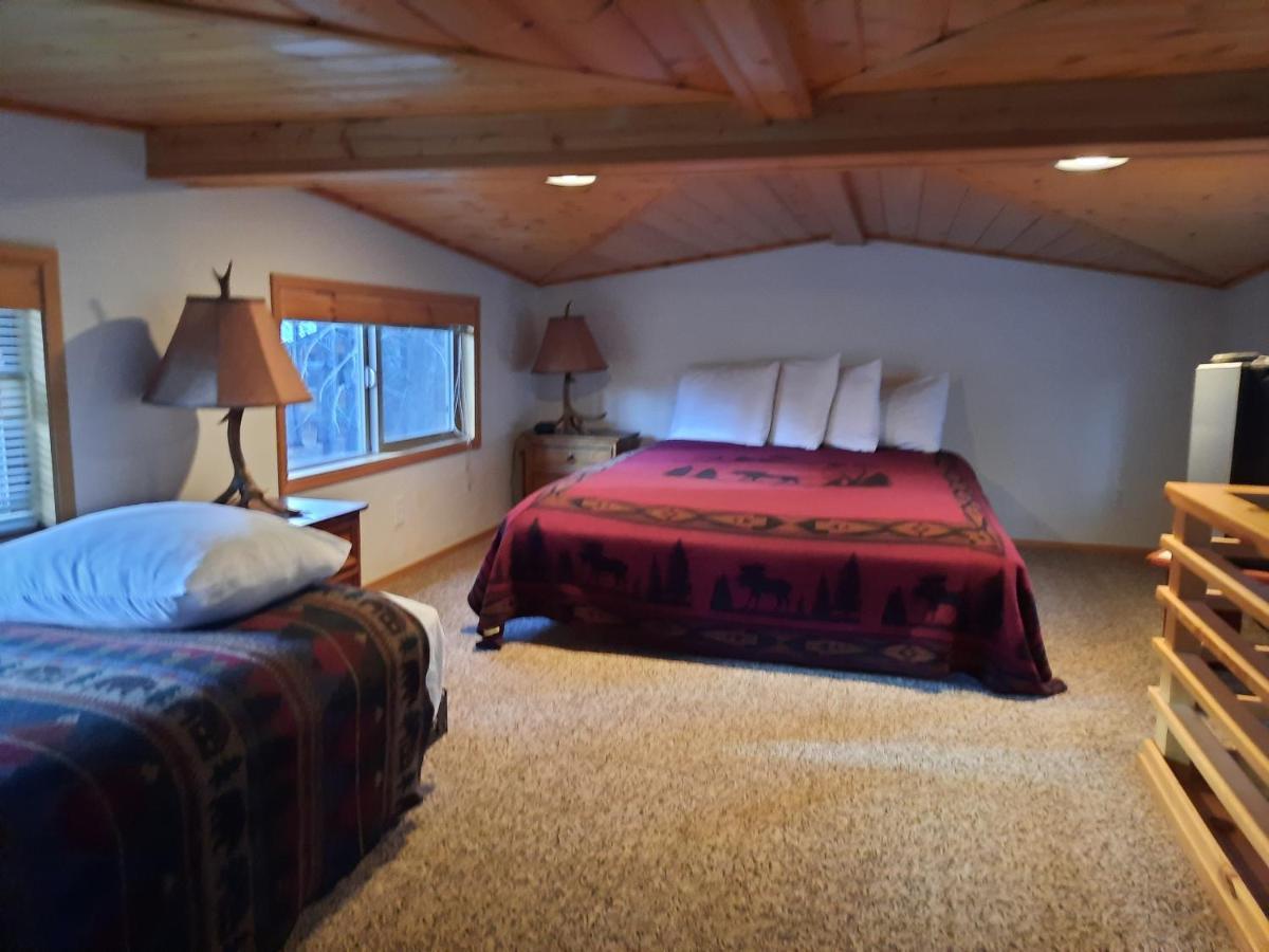 Willamette Pass Inn & Chalets Odell Lake Exterior photo
